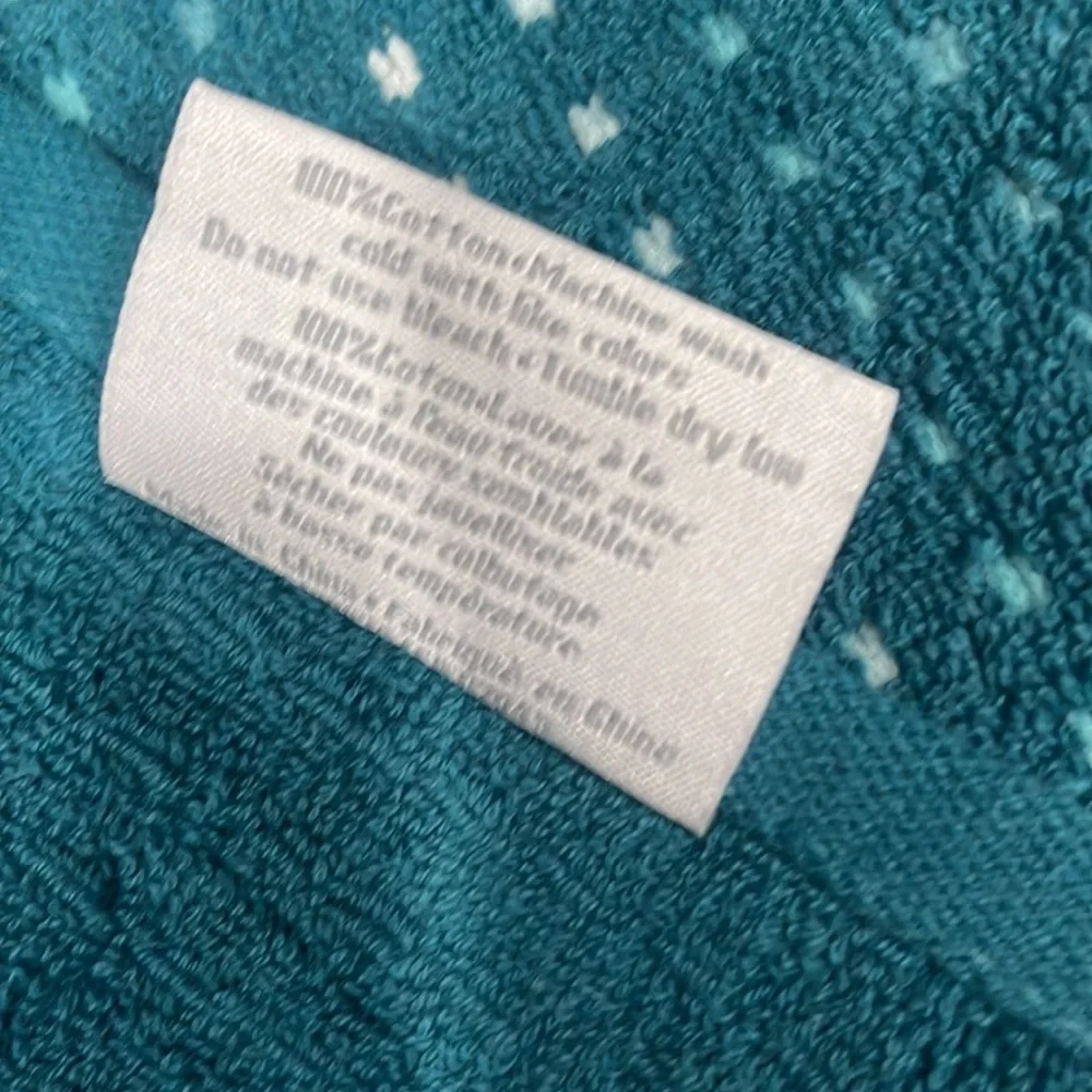 N/A bath towel